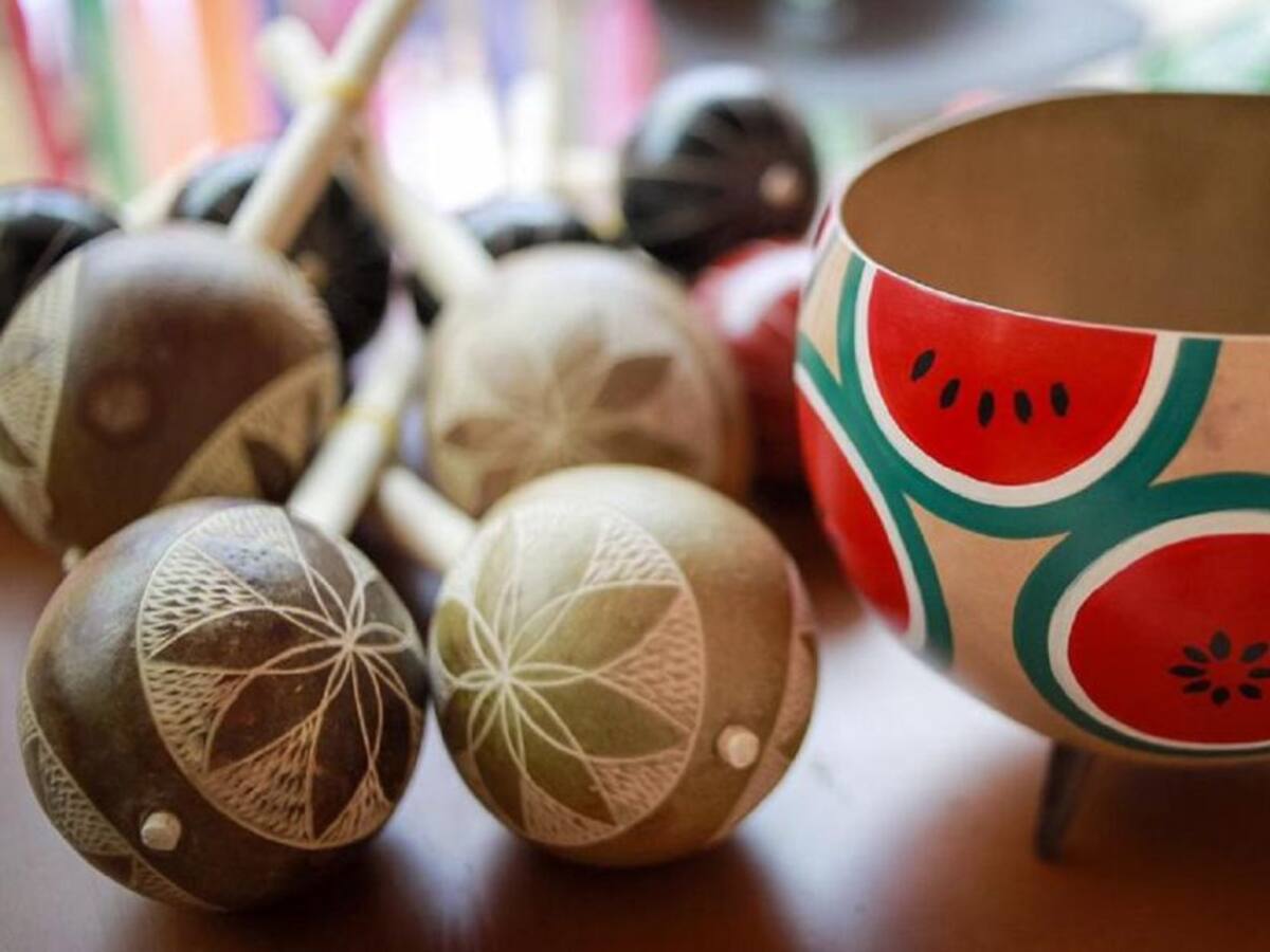 Artesanos bolivarenses comercializan sus productos en el día de las madres