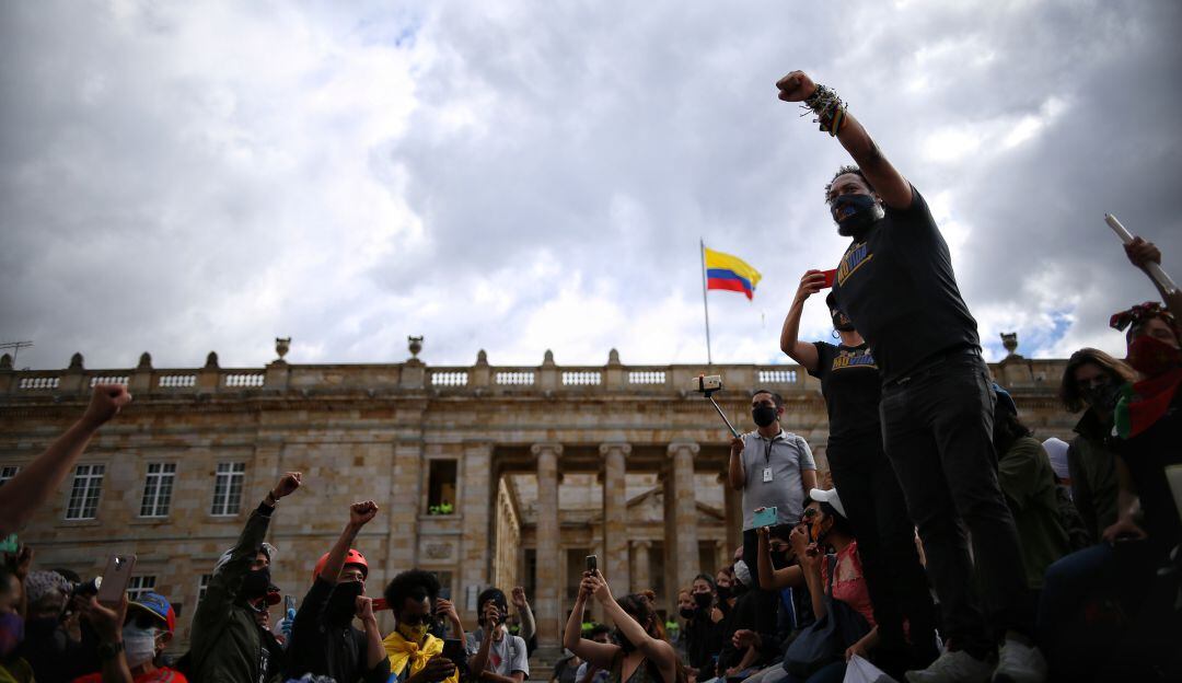 A propósito de los tres años de mandato del presidente Iván Duque, Caracol Radio consultó expertos para determinar cómo esta gestión, especialmente durante la reciente crisis de protestas, determinará el panorama electoral el próximo año