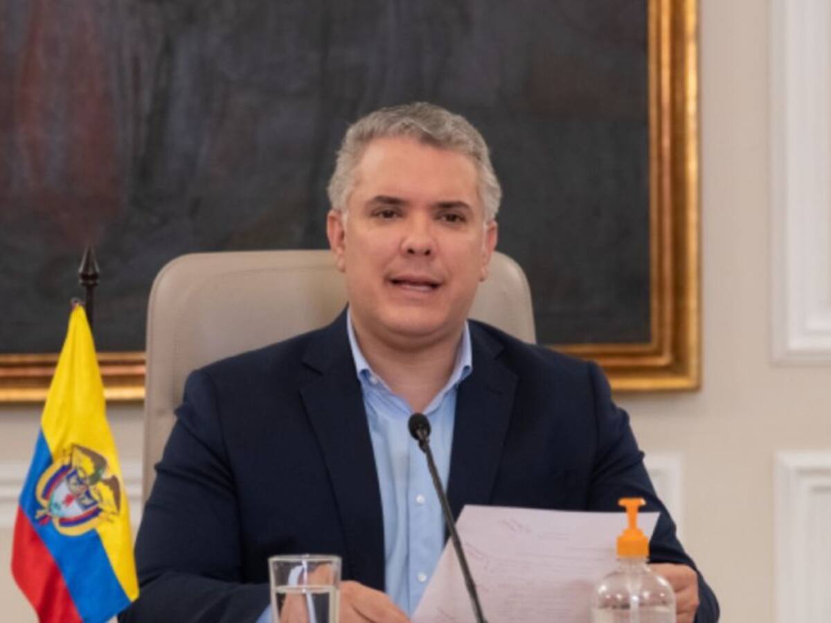 “Este no es momento de pachangas ni de ponerse de ruana las normas”: Duque