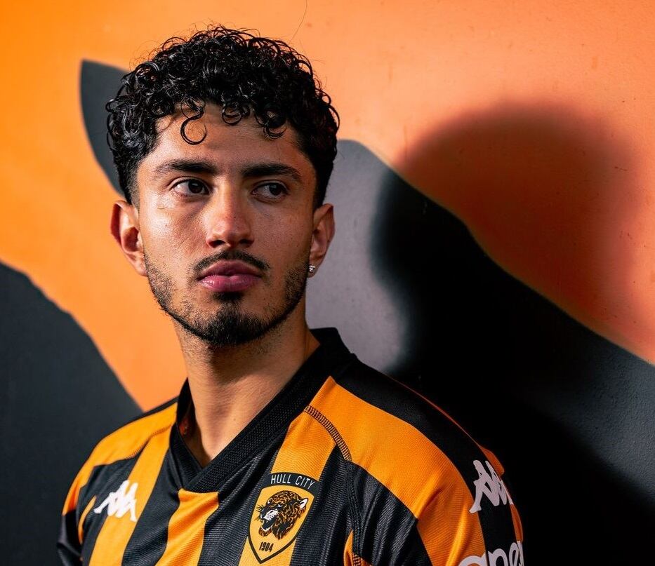Steven Alzate ficha por Hull City/ @hullcity