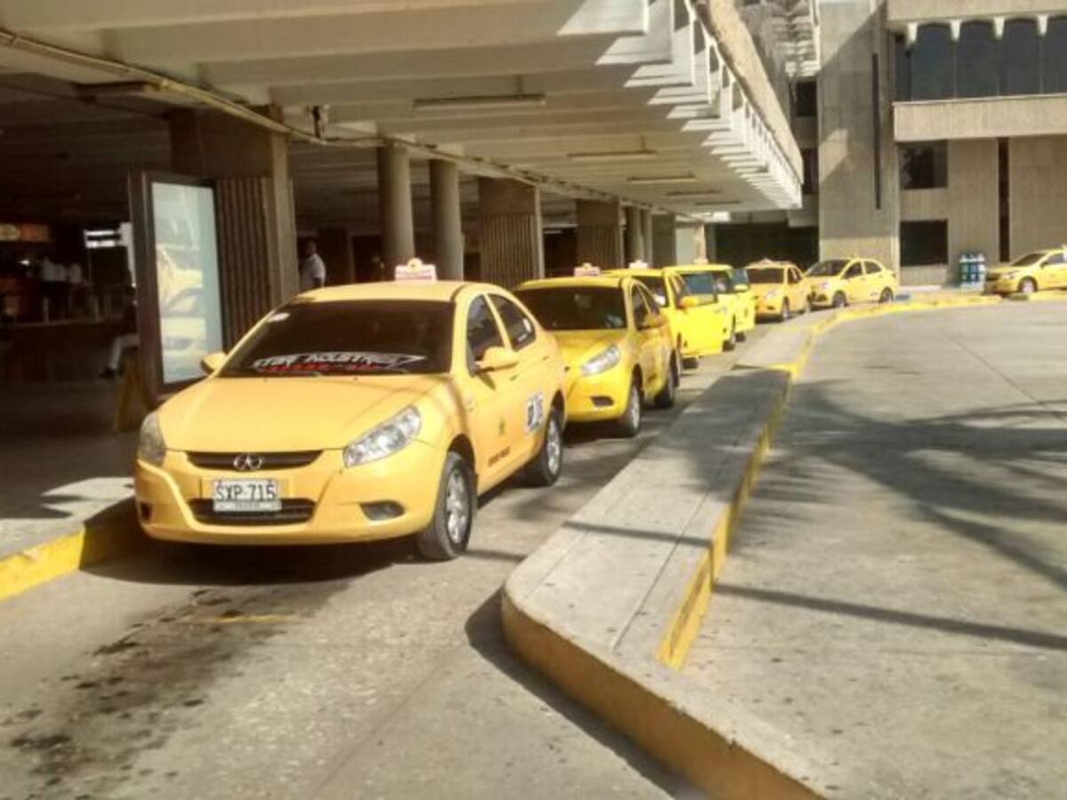 En 80 % cayó movilidad de pasajeros del aeropuerto de Barranquilla dicen taxistas