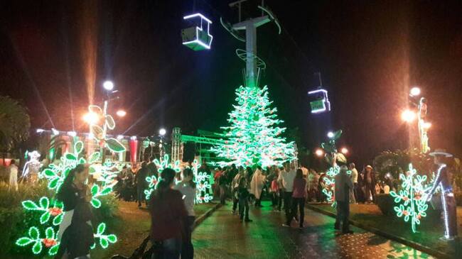 El Teleférico del Parque del Café alumbrado en navidad