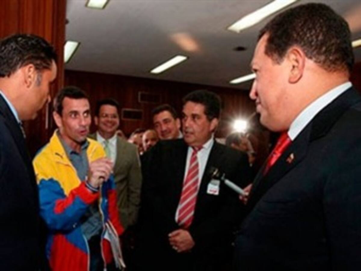 Falta un mes para la elecciónes en Venezuela: Chávez y Capriles a la caza de los votantes