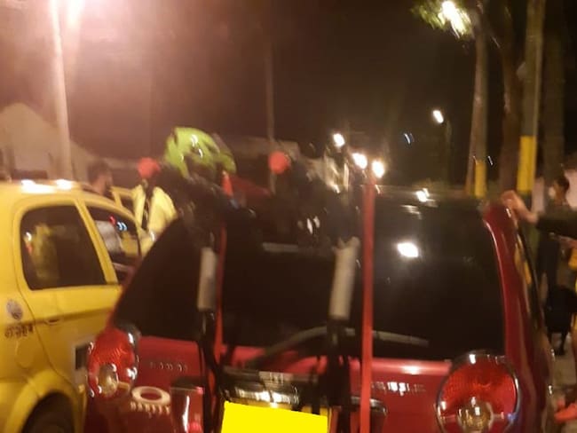 Fuertes enfrentamientos entre taxistas y conductores de transporte ilegal