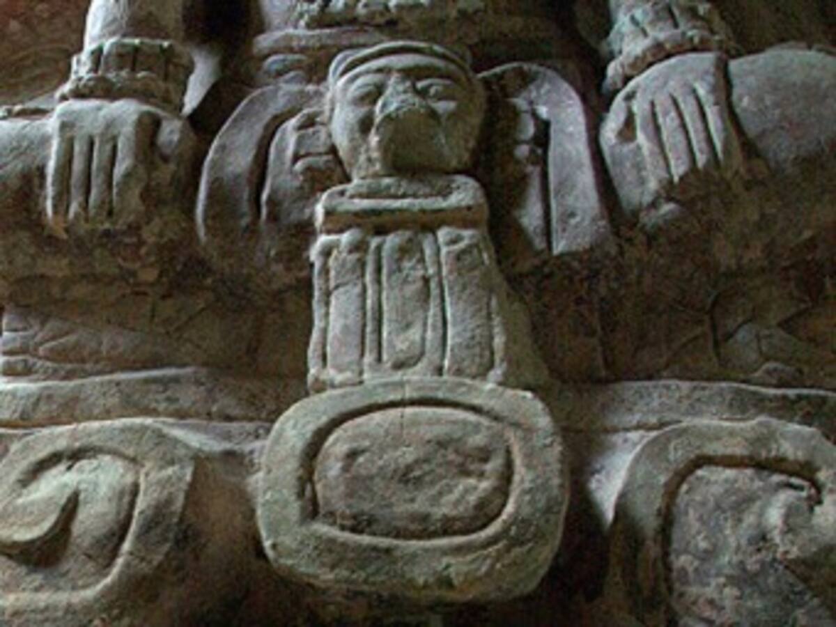 Hallan espectacular friso maya en Guatemala