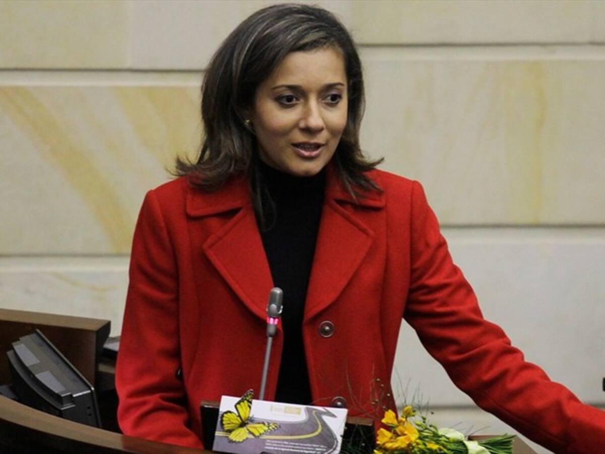 Astrid Salamanca reelegida como directora administrativa del Senado