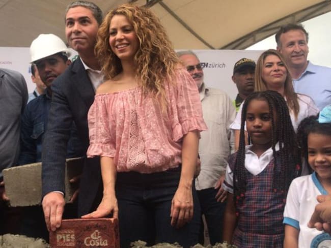 Shakira pide a empresas privadas “ponergranito de arena” por la educación