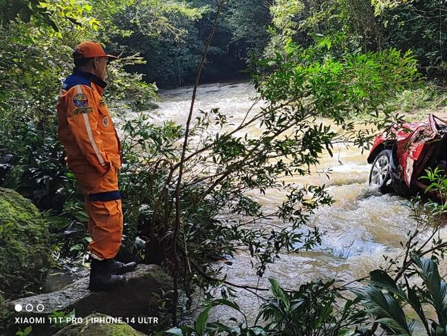 Los organismos de socorro reanudaron a primeras horas de hoy la búsqueda de la otra persona que se encuentra desaparecida.