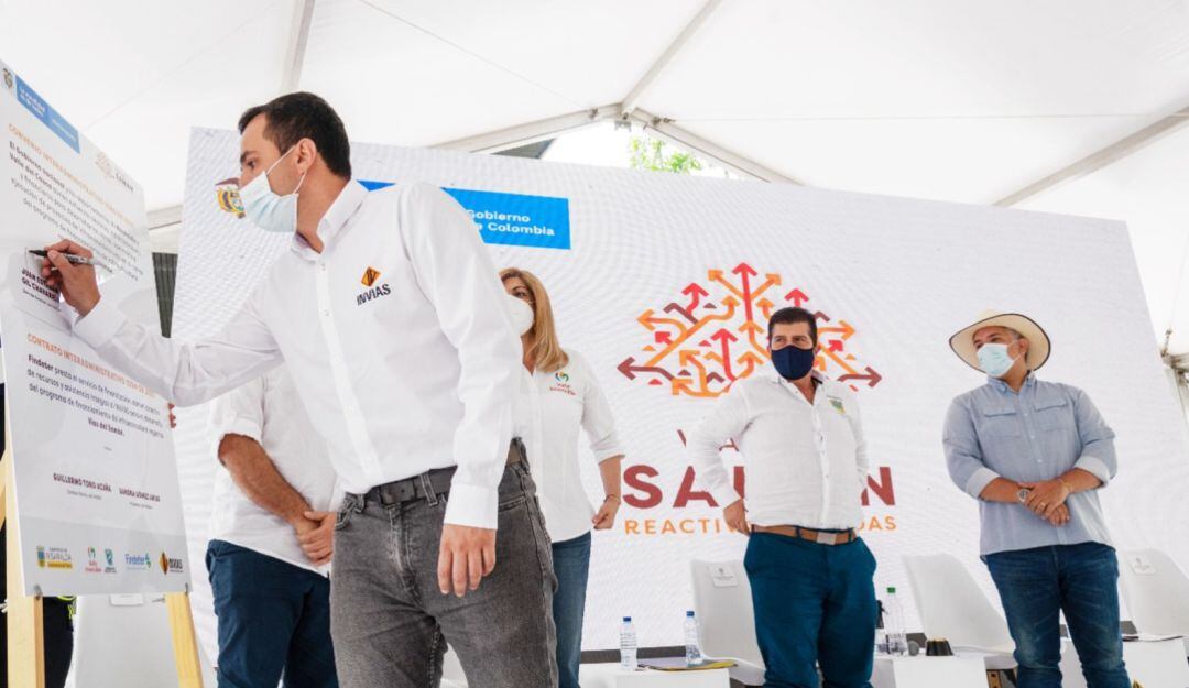  Firma del convenio para el desarrollo del programa ‘Vías del Samán’.