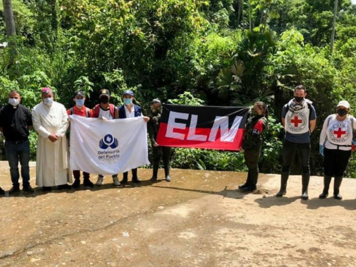 ELN libera dos auxiliares de la policía y una mujer en Norte de Santander