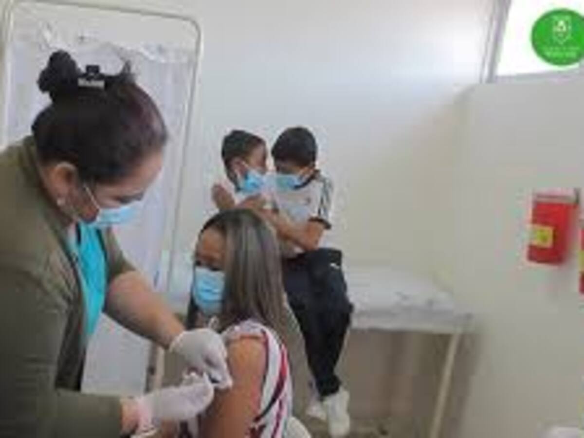 Pitalito fortalece vacunación y educación contra fiebre amarilla y dengue