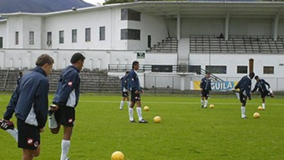 Selección Sub-20 de fútbol no pudo viajar a París por fallas técnicas en el avión