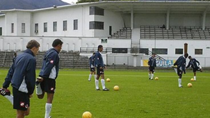 Selección Sub-20 de fútbol no pudo viajar a París por fallas técnicas en el avión