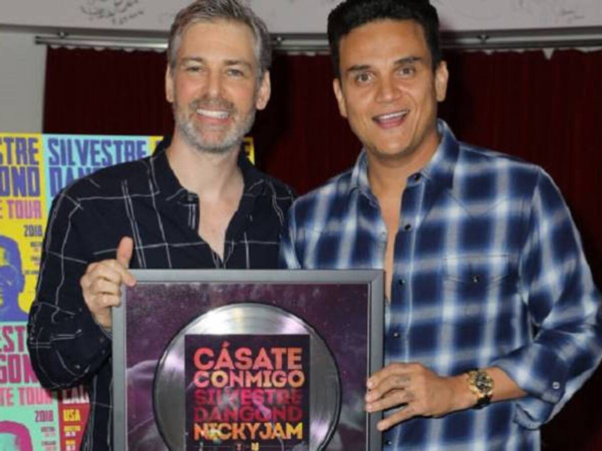 Silvestre Dangond gana disco de platino