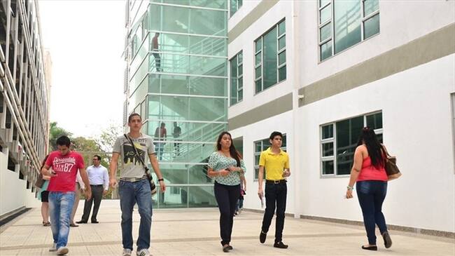 Algunos de los docentes tienen hasta tresmeses sin recibir el pago por sus labores, mientras que catedráticos no reciben reembolso desde el mes de agosto.. Foto: Colprensa