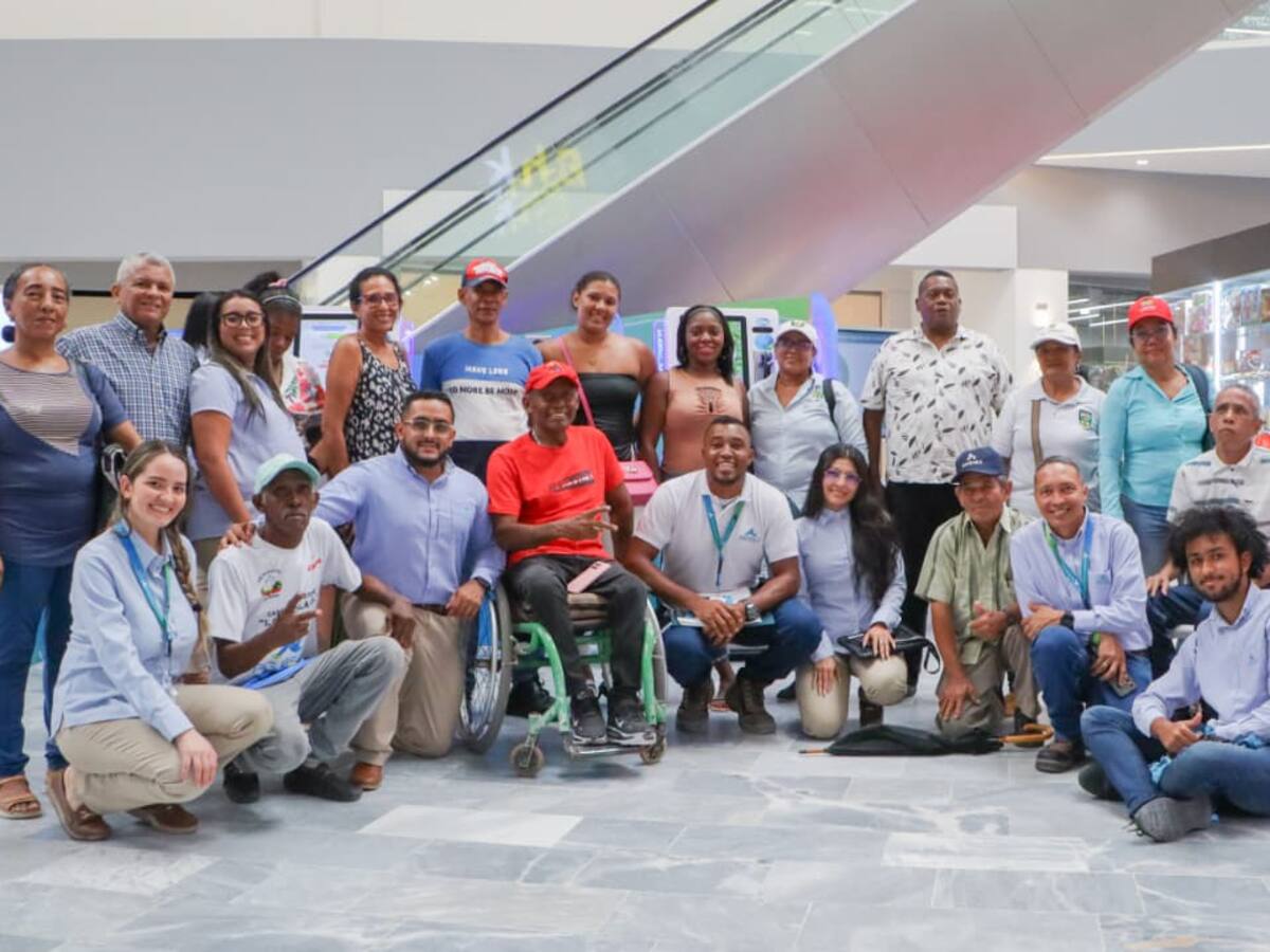Líderes comunitarios fortalecen sus competencias digitales en zona de autogestión