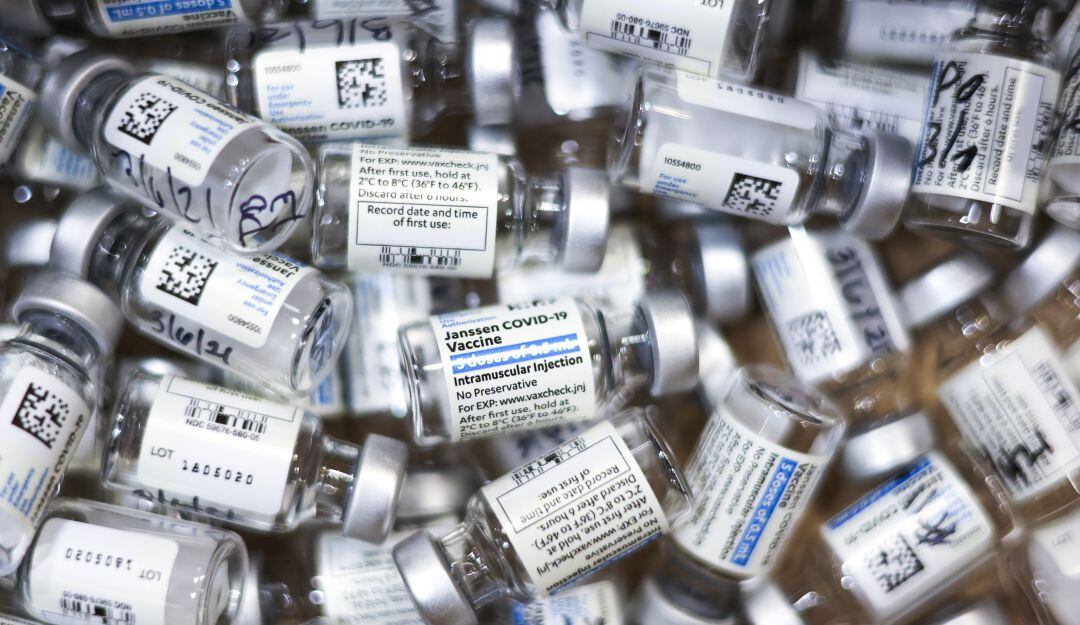 El accidente ocurrió en una planta de Baltimore dirigida por Emergent BioSolutions, socio de las farmacéuticas Johnson & Johnson y AstraZeneca.