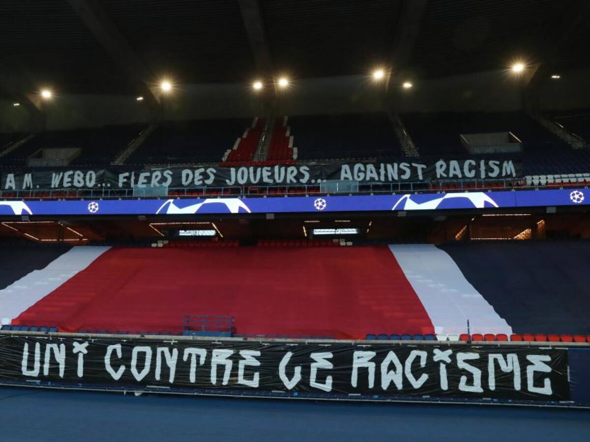 Jugadores de PSG y Basaksehir se arrodillaron contra racismo en Champions
