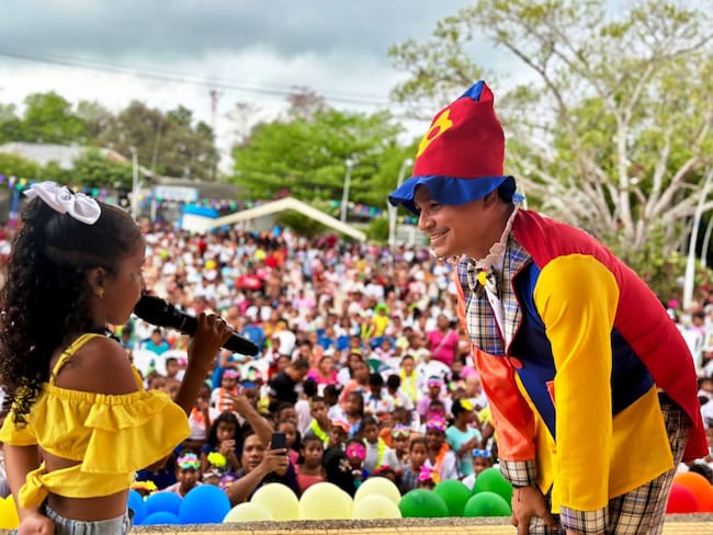Clemencia reafirma su compromiso con la infancia con una celebración multitudinaria