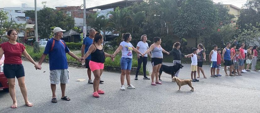 Comunidad bloquea vías para exigir llegada de carrotanques a Piedecuesta