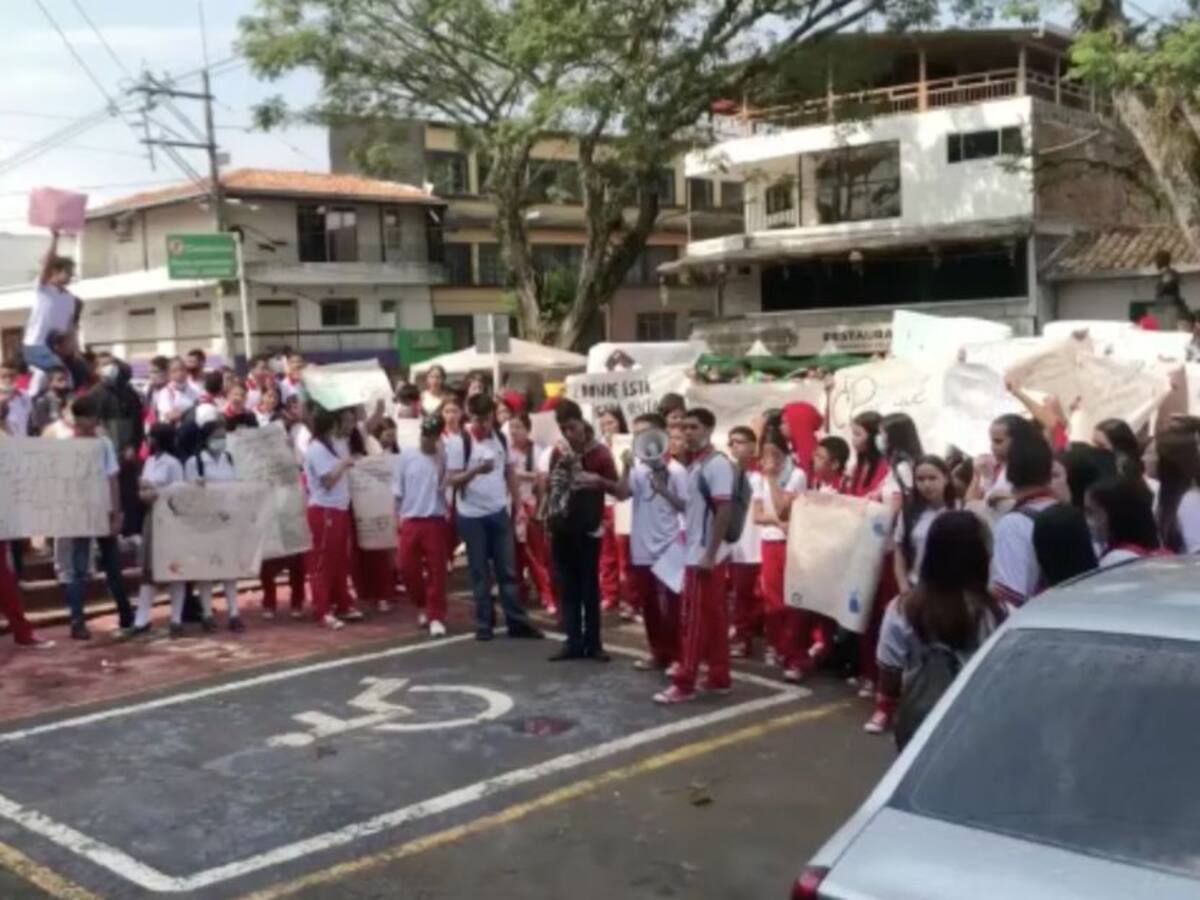 Estudiantes de colegio en Maceo, Antioquia entraron a paro