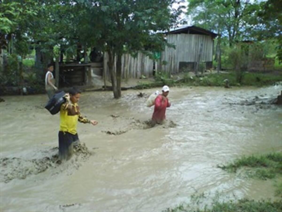 Primeras lluvias en Colombia dejan 10 mil damnificados