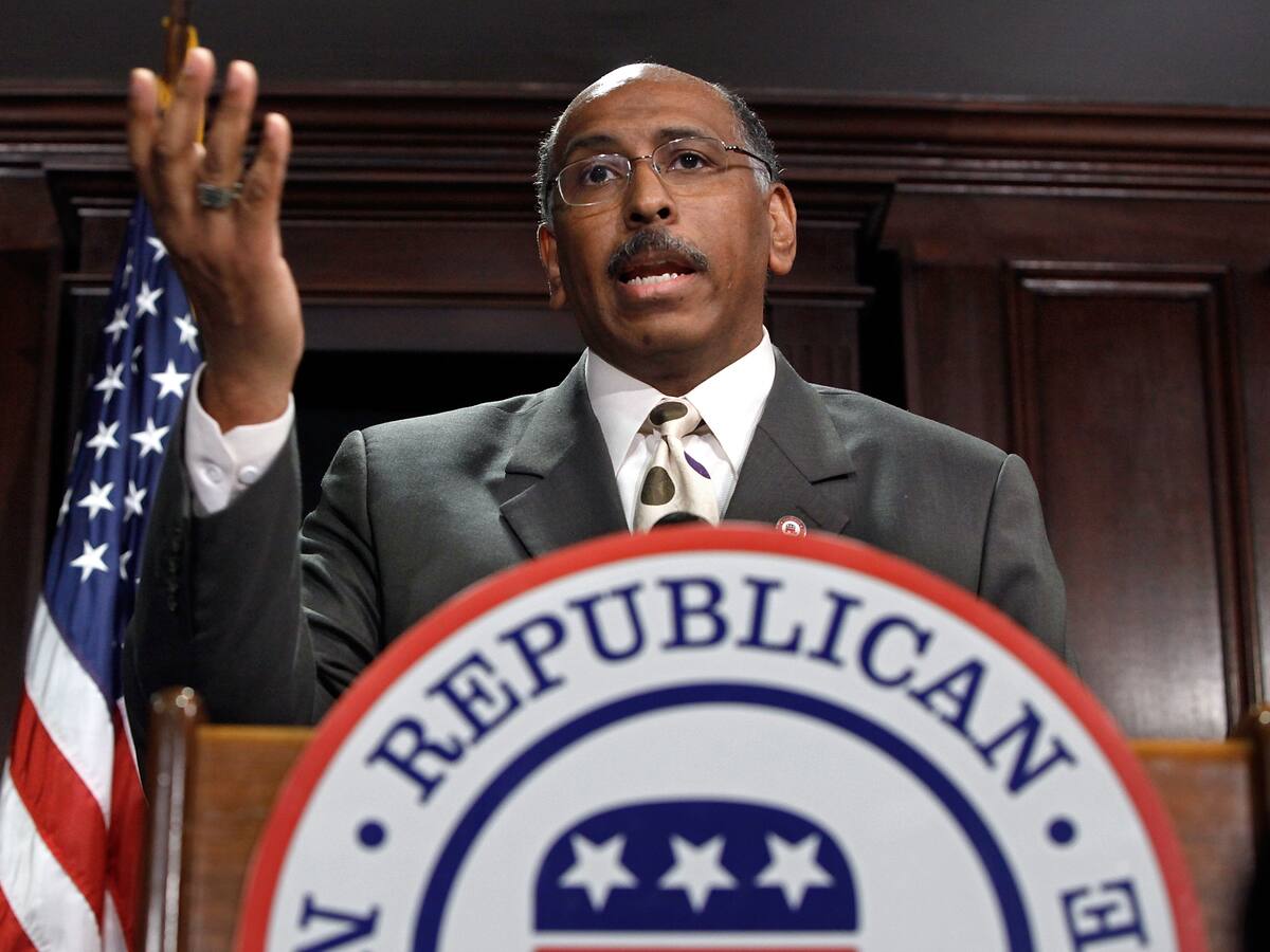 El candidato es Trump, no perdamos tiempo: Steele tras ausencia de expresidente en debates