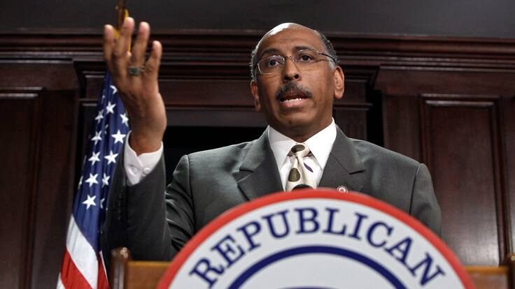 El candidato es Trump, no perdamos tiempo: Steele tras ausencia de expresidente en debates