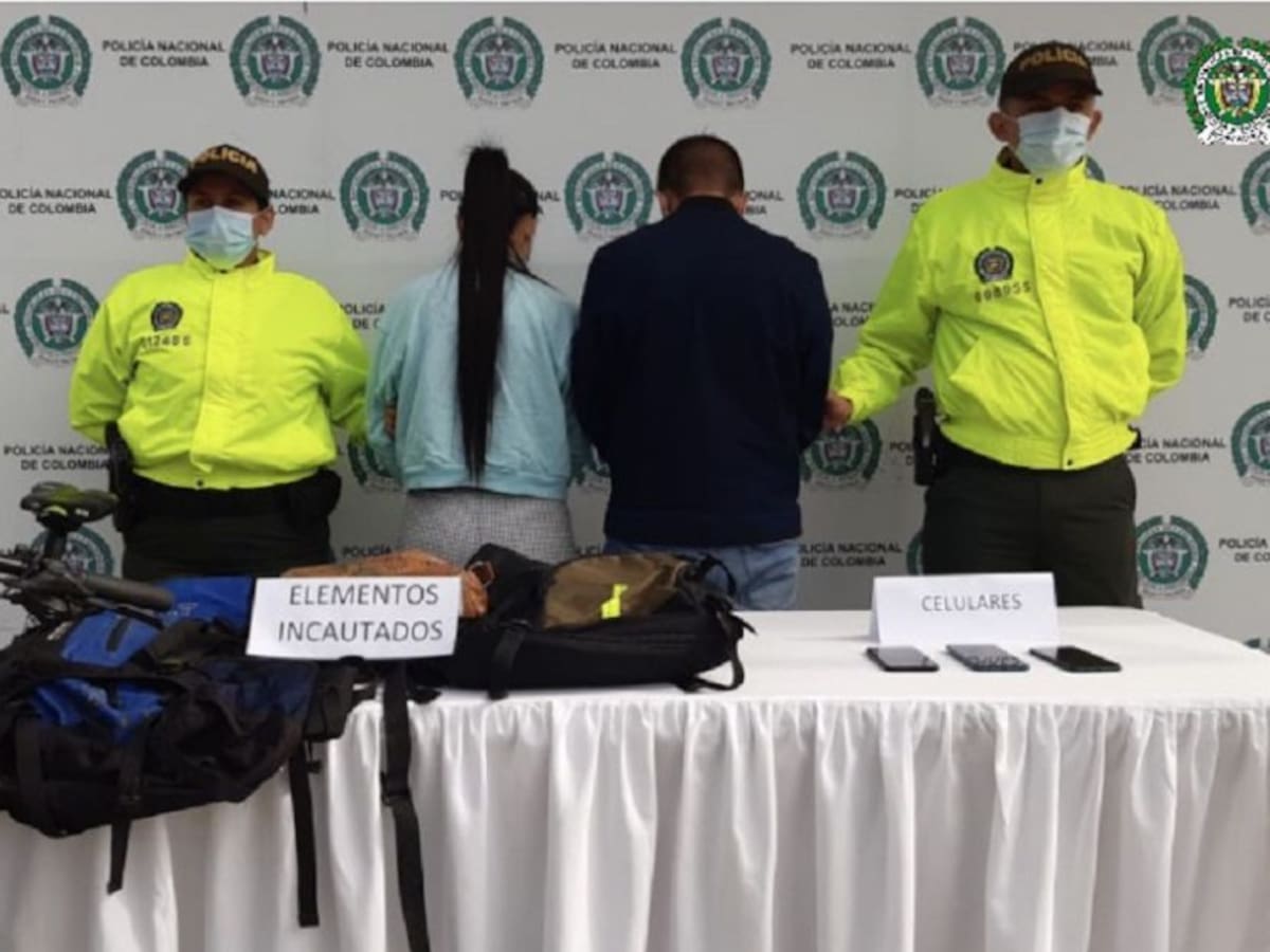 Capturados subintendente y una mujer por robo de dos fusiles de la Policía