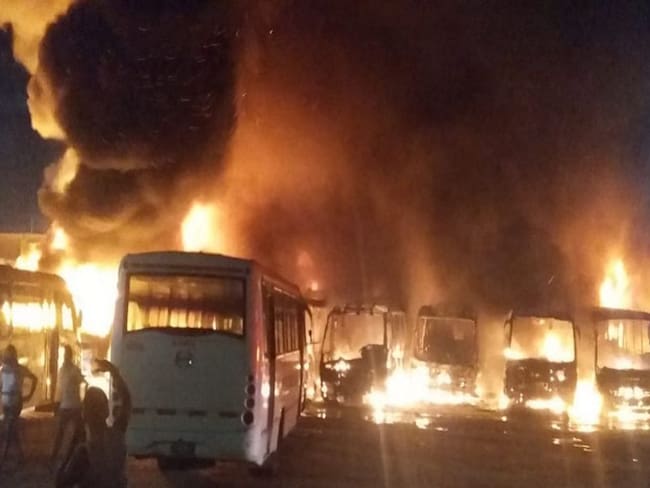 19 buses por incendio en Malambo