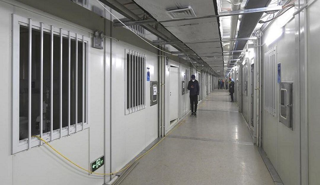 Interior del hospital Huoshenshan de Wuhan.