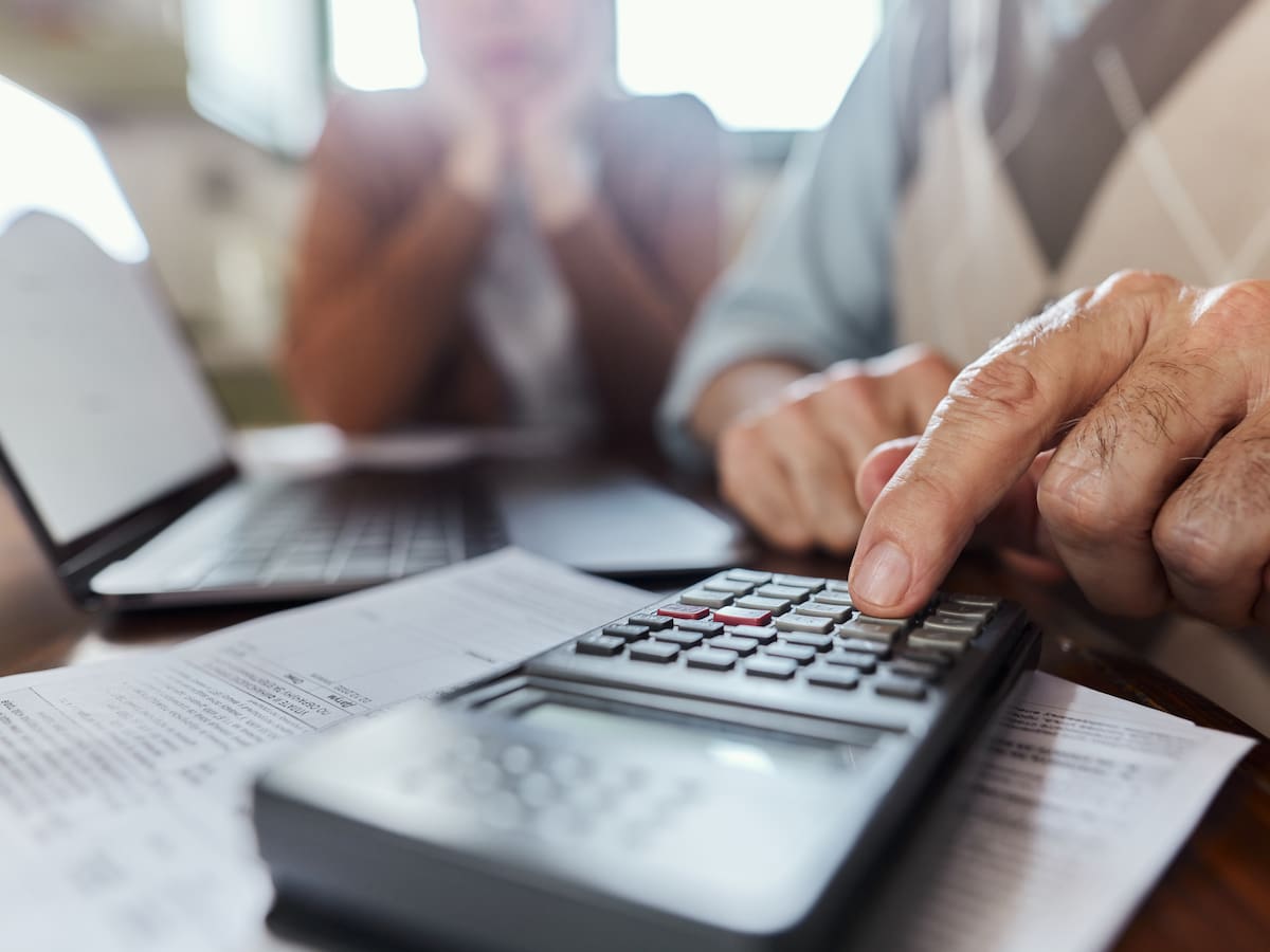 ¿Puede trabajar una persona que recibe la pensión de sobreviviente?