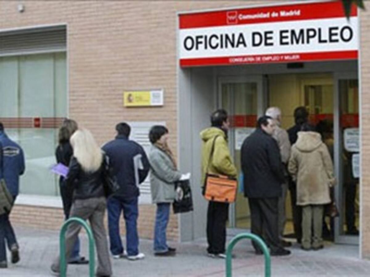 Más de 420.000 personas han dejado España en 2012