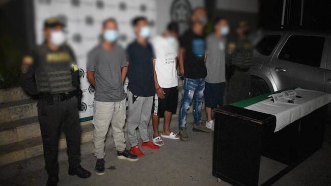 Los cinco presuntos integrantes fueron capturados cuando robaron una cadena de oro y un reloj de alta gama en el barrio Bocagrande