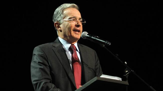 A través de un comunicado, el senador Álvaro Uribe reveló que recibió información de inteligencia sobre un supuesto plan para atentar en su contra. Foto: Colprensa