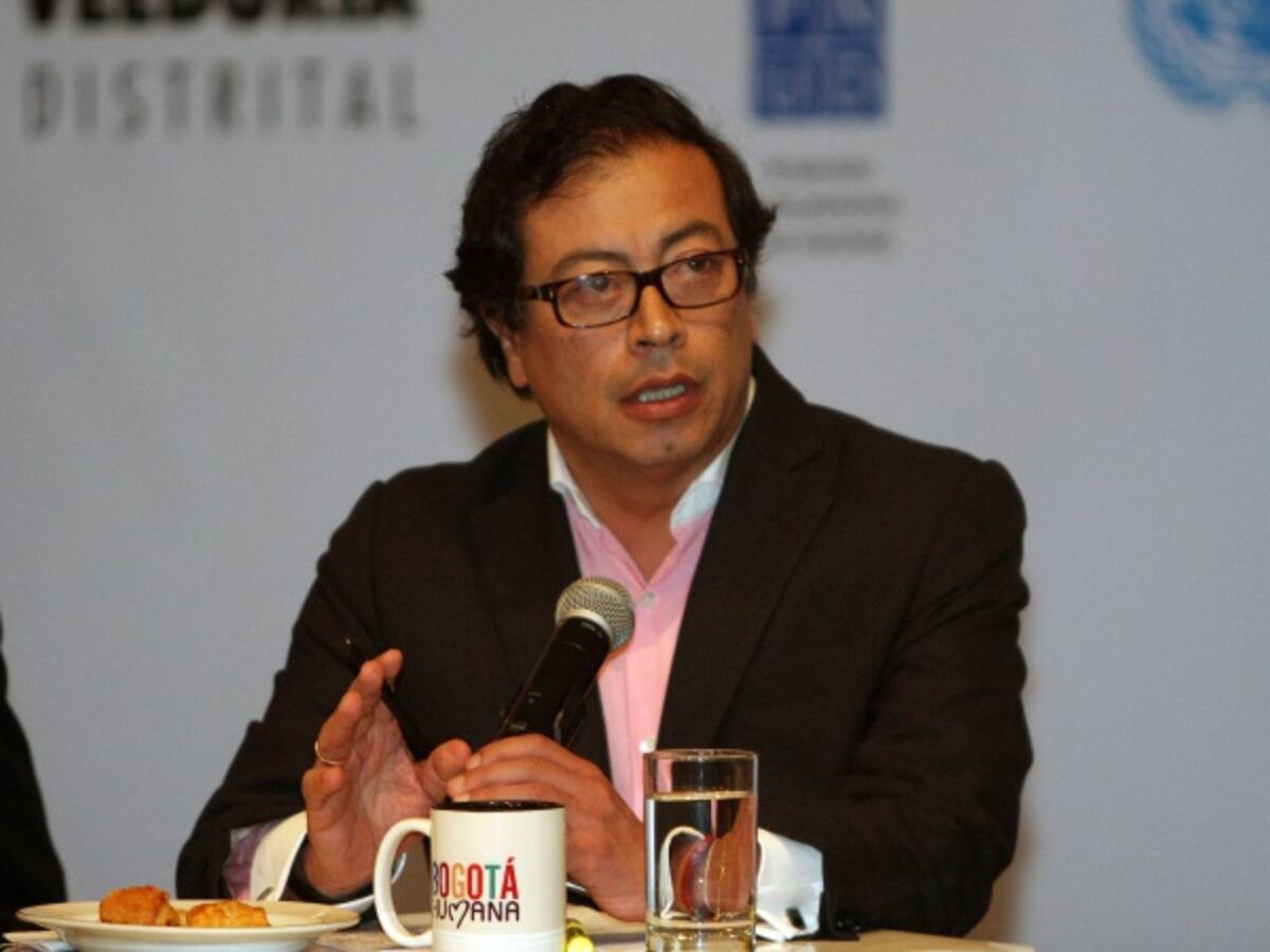 Presupuesto de Bogotá para 2016 será en su mayoría para educación: Petro