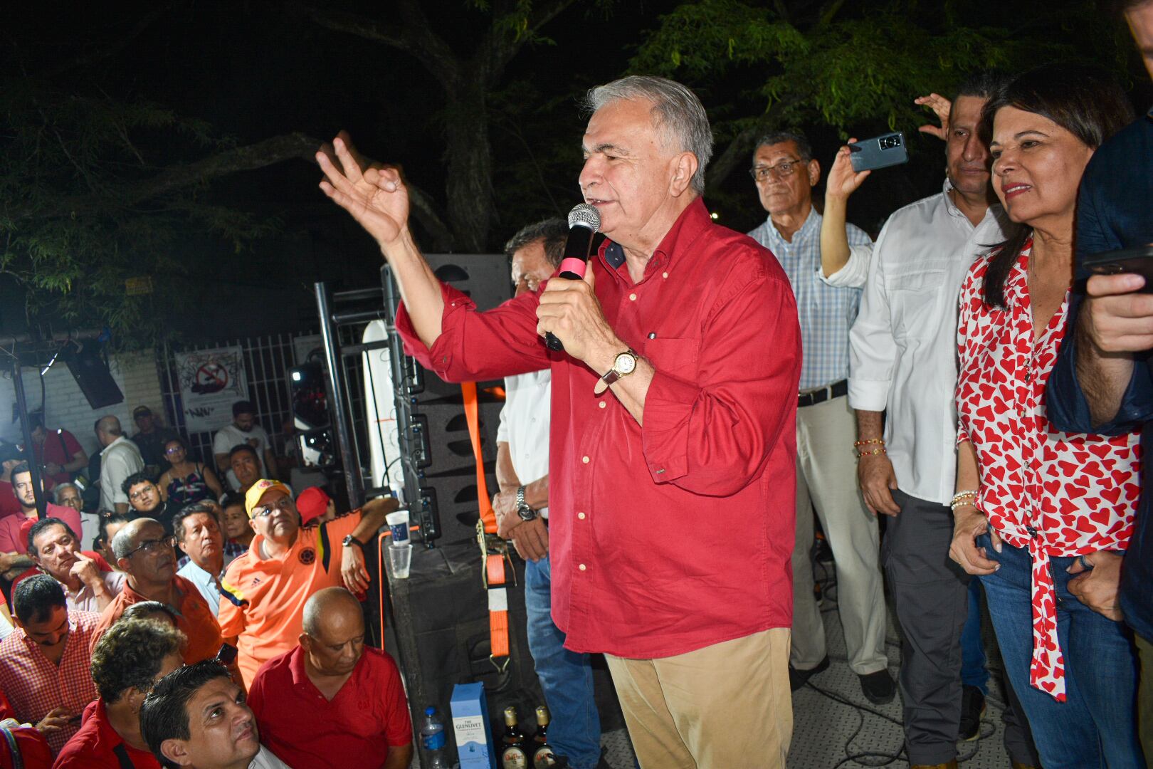 Muchos gremios del departamento, sectores sociales… veo con buenos ojos lo que hicimos. Vamos a trabajar con la institucionalidad, por encima de todo está el bienestar de los huilenses”, enfatizó Rodrigo Villalba Mosquera.