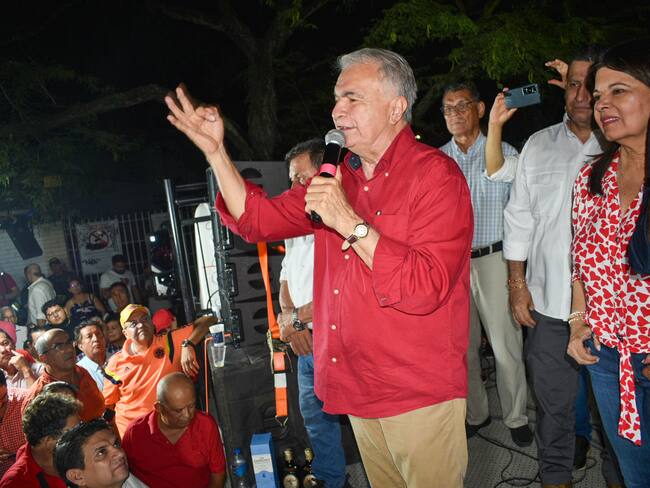 Muchos gremios del departamento, sectores sociales… veo con buenos ojos lo que hicimos. Vamos a trabajar con la institucionalidad, por encima de todo está el bienestar de los huilenses”, enfatizó Rodrigo Villalba Mosquera.