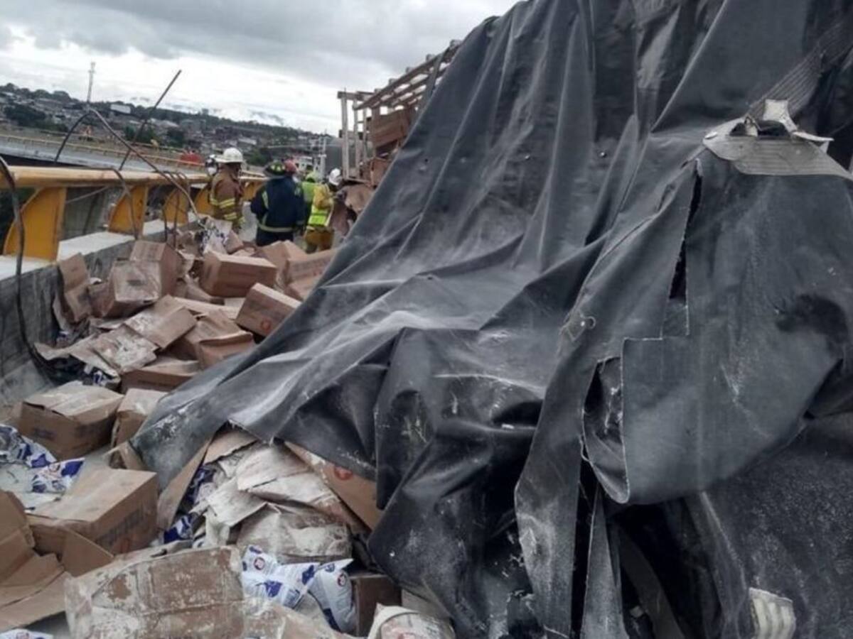 Accidente en el puente helicoidal en Calarcá dejó dos heridos