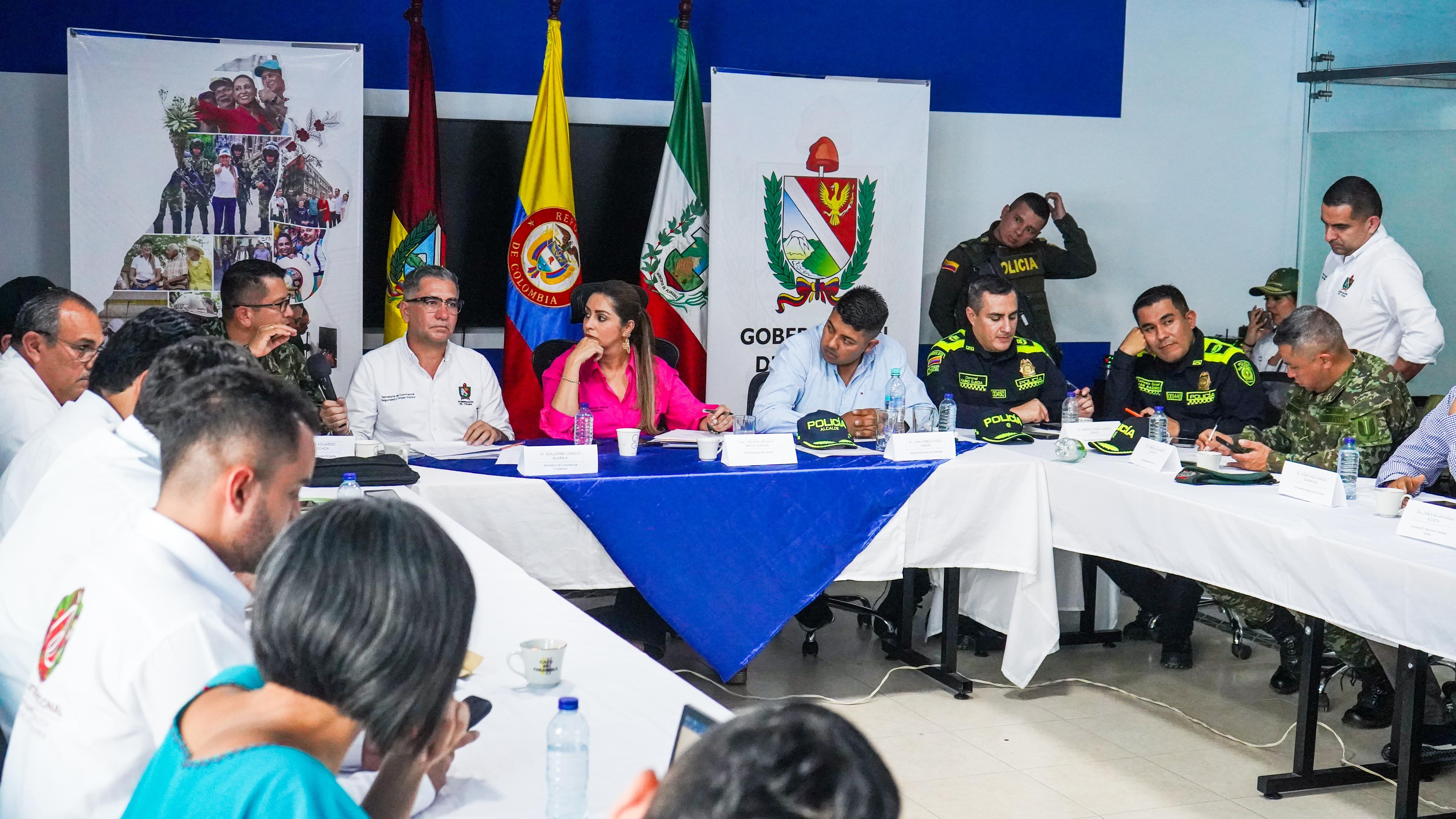 La gobernadora del Tolima, Adriana Matiz lideró consejo de seguridad en el municipio de Planadas.