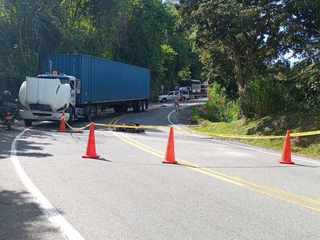 El accidente ocurrió en una vía que conecta a dos municipios del Suroeste antioqueño. Foto: Denuncias Antioquia.