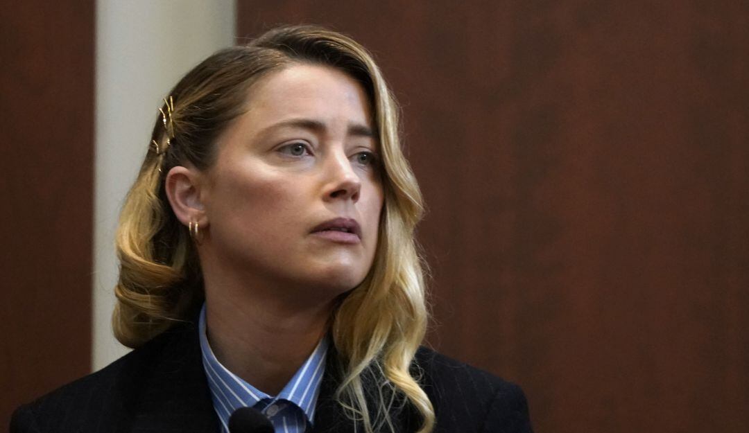 La actriz Amber Heard ante el jurado que comenzó el pasado 11 de abril en Fairfax en Virginia, Estados Unidos