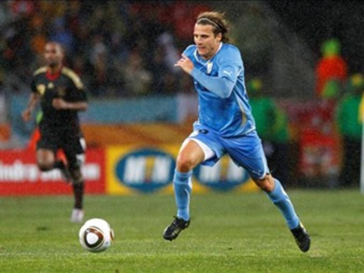 Müller y Forlán marcan quinto gol y empatan con Villa y Sneijder