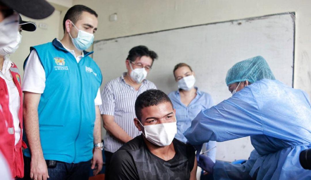 La primera jornada de vacunación masiva en la zona insular de Cartagena también llegó a Isla Múcura y Barú