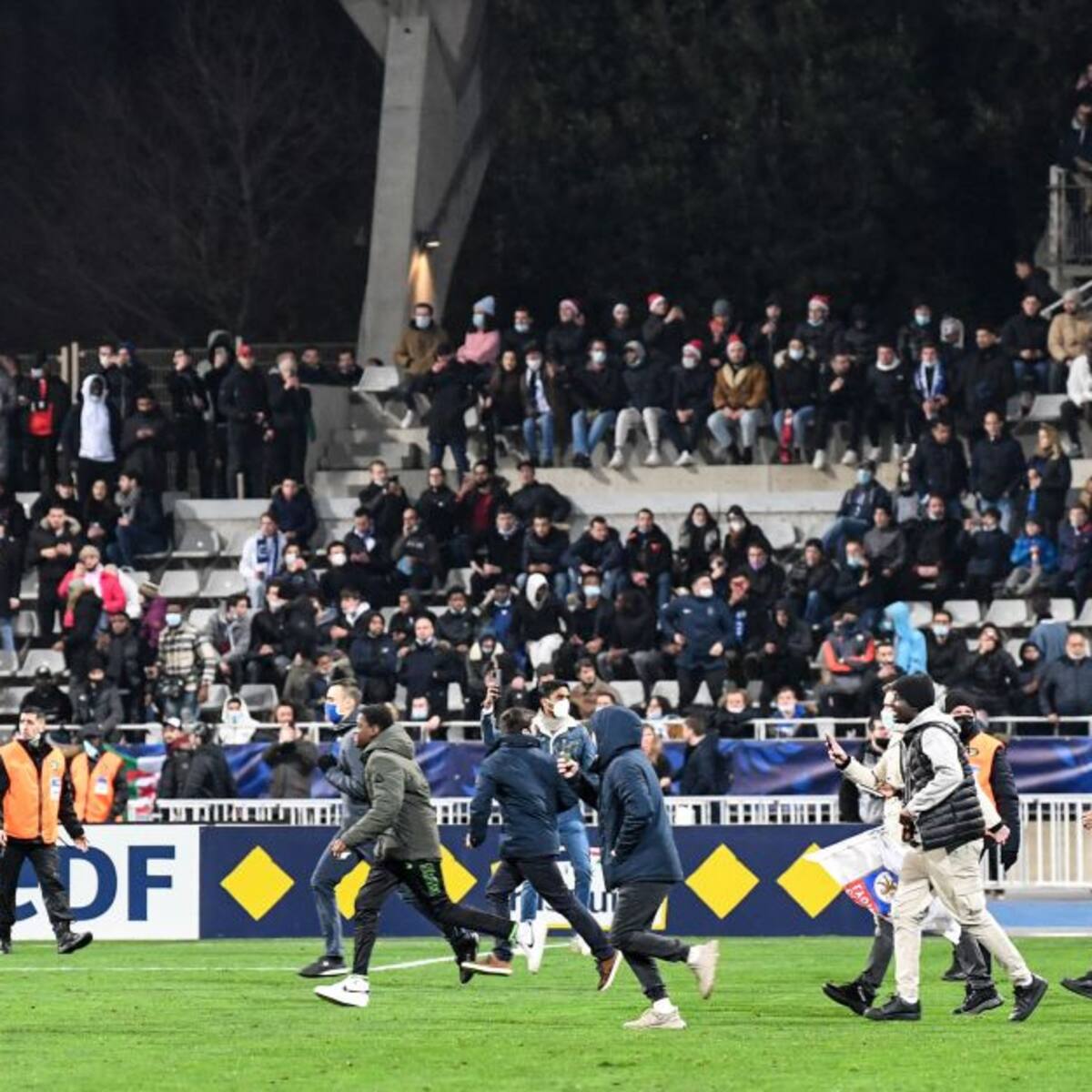 Video: Nuevo escándalo con hinchas en el fútbol francés