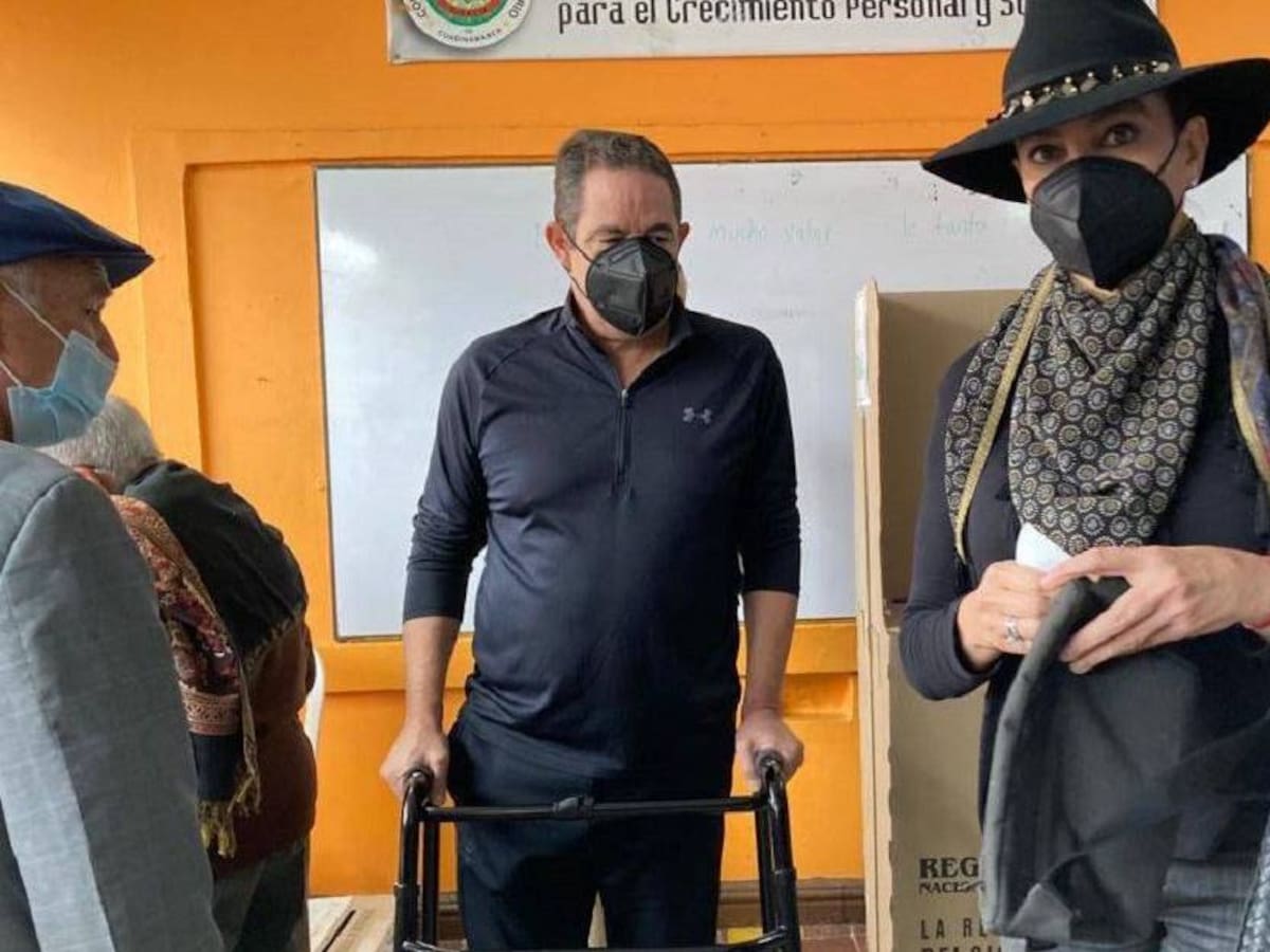 Vargas Lleras ejerció su derecho al voto: Toca cumplir con el deber de votar