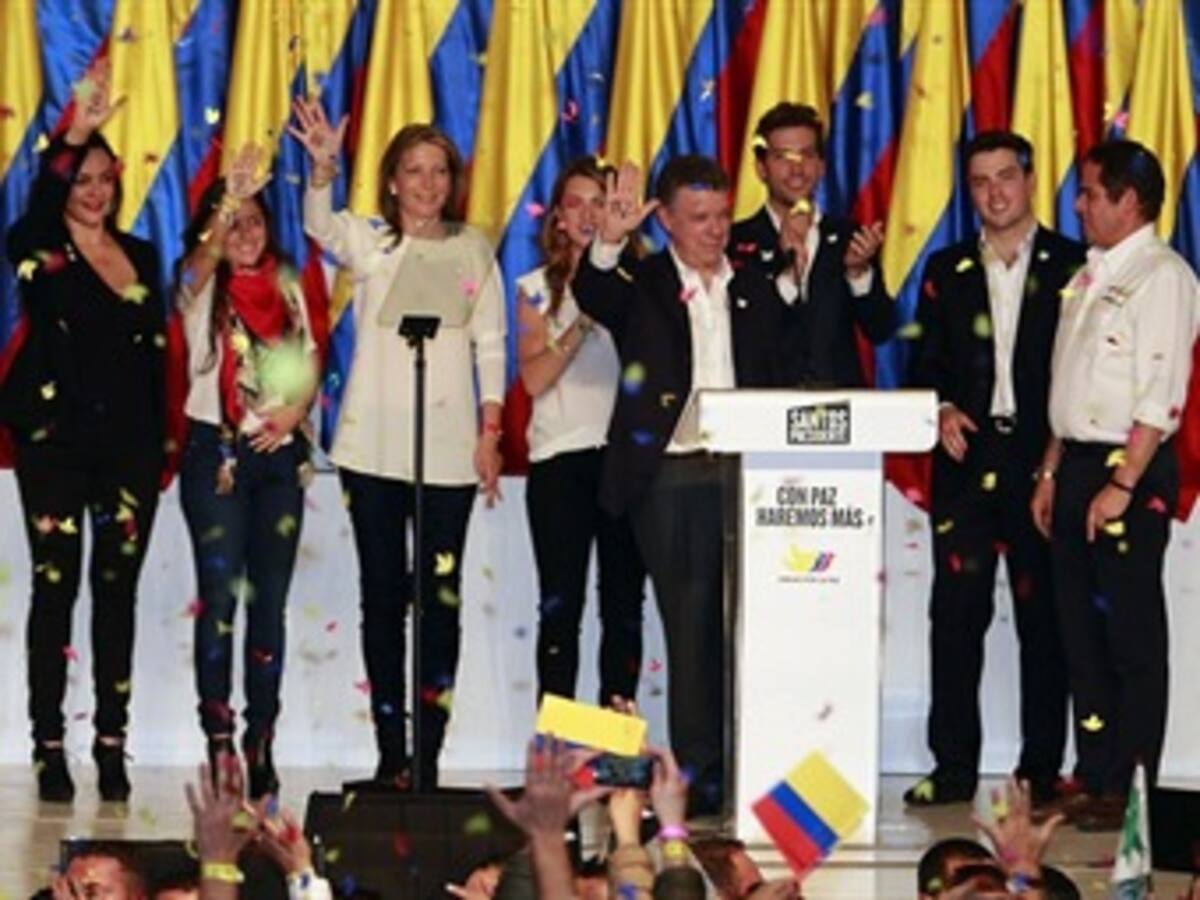 Todos unidos haremos la paz: Santos