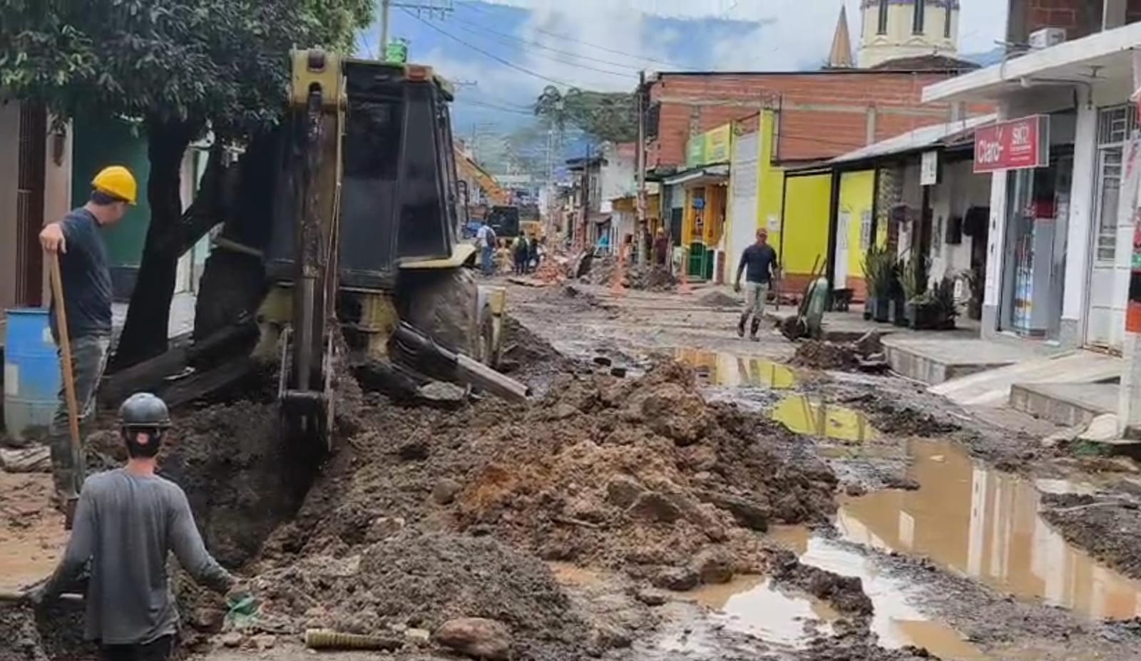 Más de 15 negocios, a punto de cerrar por obra que lleva más de 10 meses inconclusa en Sardinata. / Foto: Cortesía.