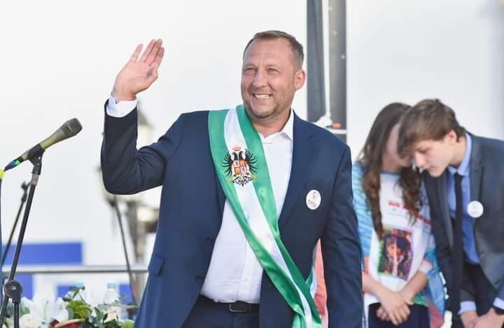 El alcalde de Tunja  Mikhail Krasnov, tomó posesión de su cargo el pasado 27 de diciembre en la Plaza de Bolívar.