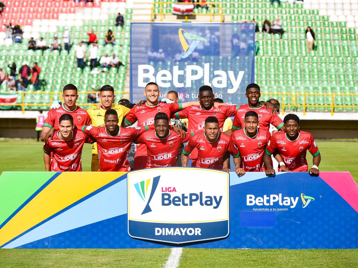 Jugador de Patriotas fue retirado en ambulancia, tras un fortísimo golpe en la cabeza